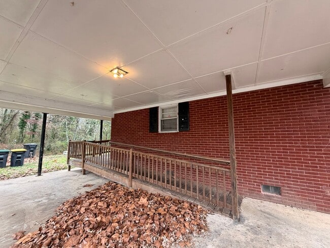 Photo - Brick 3/1.5 House in West Rome- $1,250