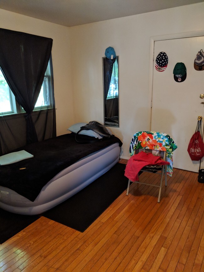 Photo - 410 Douglas St