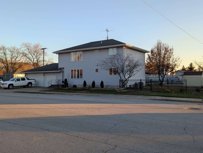 Building Photo - 8906 Erie St