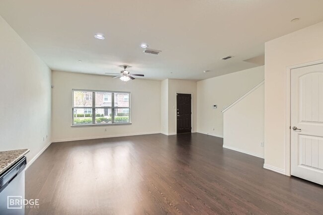 Photo - 1349 Lakecrest Ln