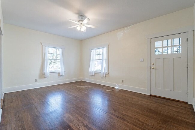 Photo - 3 Bed 2 bath home PERFECT for U of A Students, Faculty and Staff!