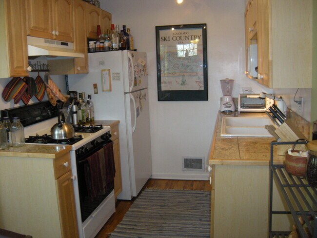 KITCHEN - 901 Fairfax St Unit #4
