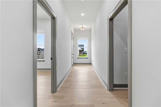 Photo - 930 Trestle Ln