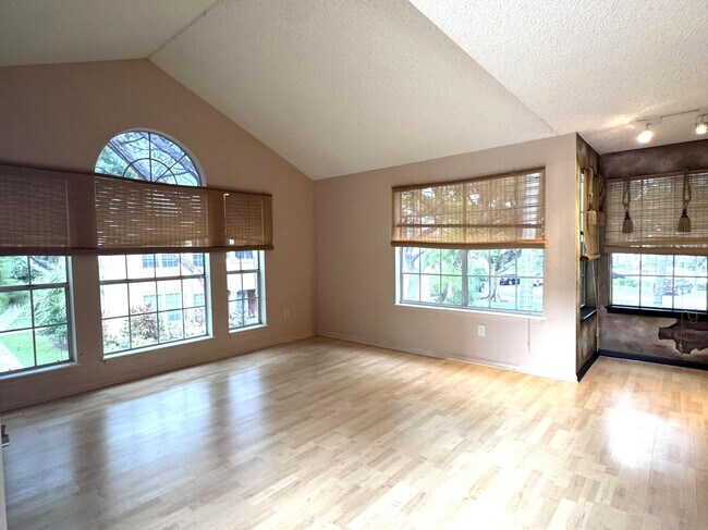 Photo - 1011 Crystal Way