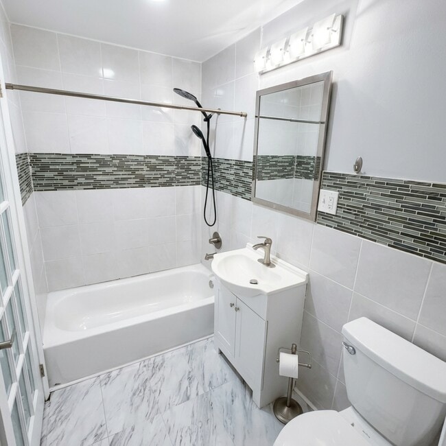 Photo - 421 Banksia Dr