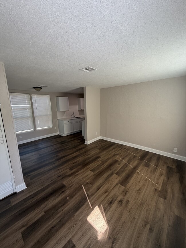 Photo - 1557 N Volutsia