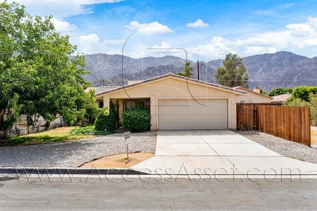 Beautiful Single Story 3 Bed/1.5 Bath Home... - Beautiful Single Story 3 Bed/1.5 Bath Home...