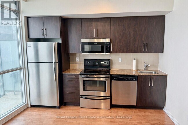 Photo - 65 Bremner Blvd Unité 4211