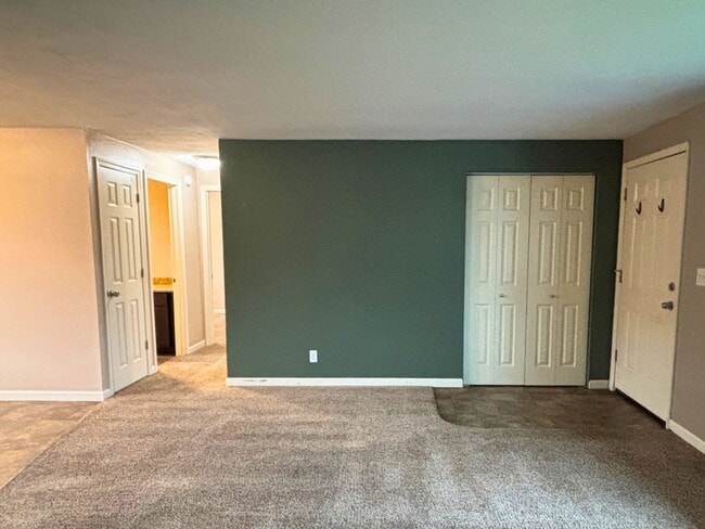 Photo - Springfield Duplex- 2 bedroom/1 bath updated unit ~No Application Fees~ Unit 488