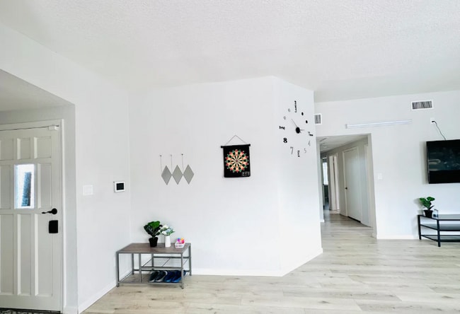 Photo - 915 N Holly St