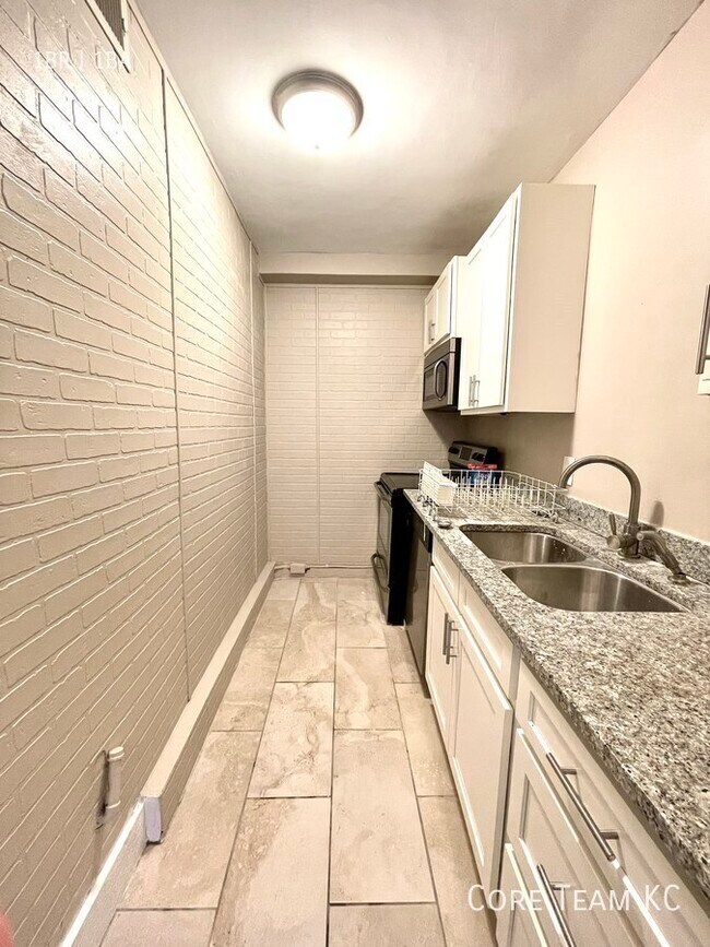 Photo - 710 W 48th St Unit 103