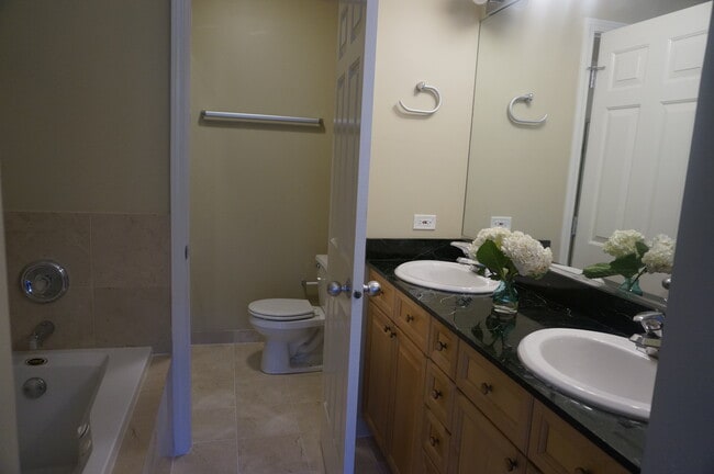 Master Bath room - 420 W Blackhawk St