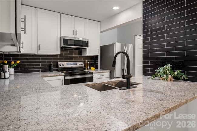 Building Photo - 10943 Carmel Crossing Rd