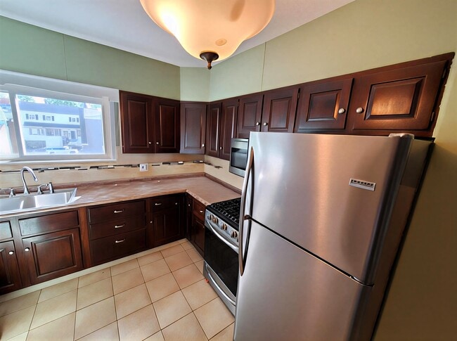 Photo - 93 Meridian St Unit 2