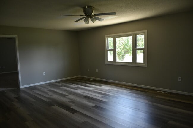 Photo - 714 E Nance Dr