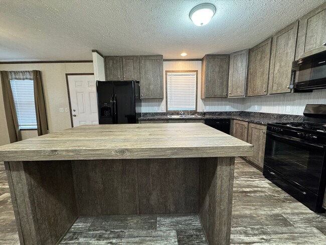 Photo - 16152 Notre Dame St