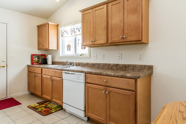 Photo - 35 Arthurian Way