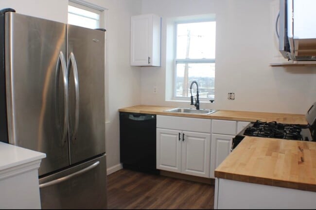 Building Photo - 1901 Griffis Ave