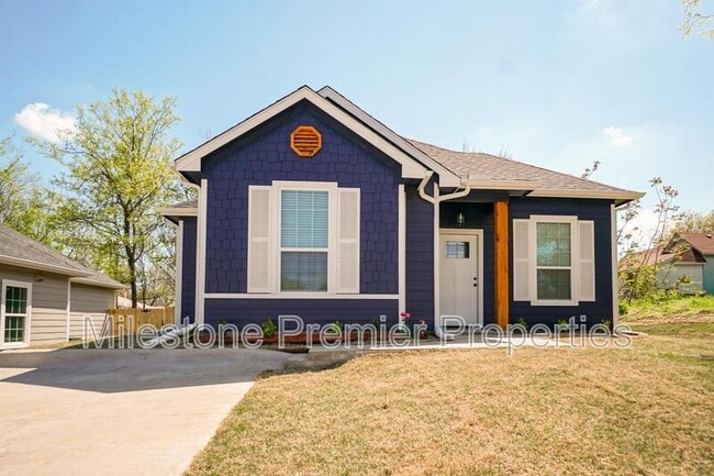 Photo - 320 W Bond St House