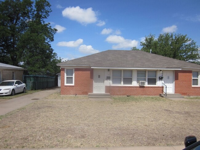Building Photo - 106 S Palo Duro St Unit B