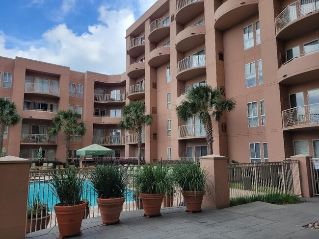 Building Photo - 3505 Sage Rd Unit 211