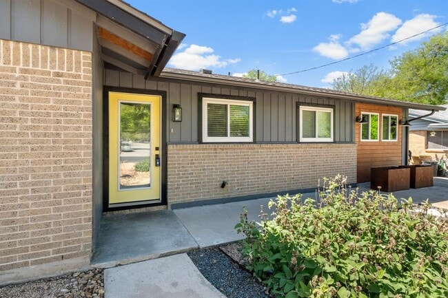 Photo - 1113 S Meadows Dr