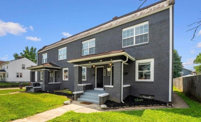 Building Photo - 621 E Gates St