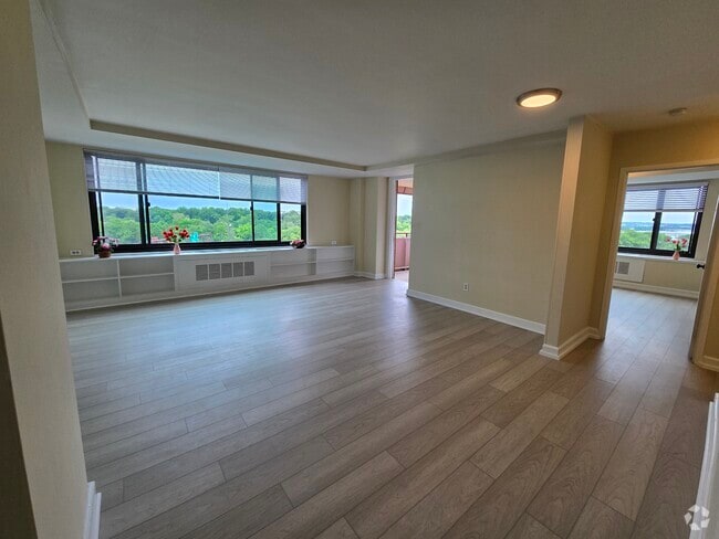 Building Photo - 1021 Arlington Blvd Unit #619 Rental