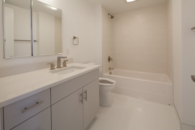 Second Bathrooms with Bathtub