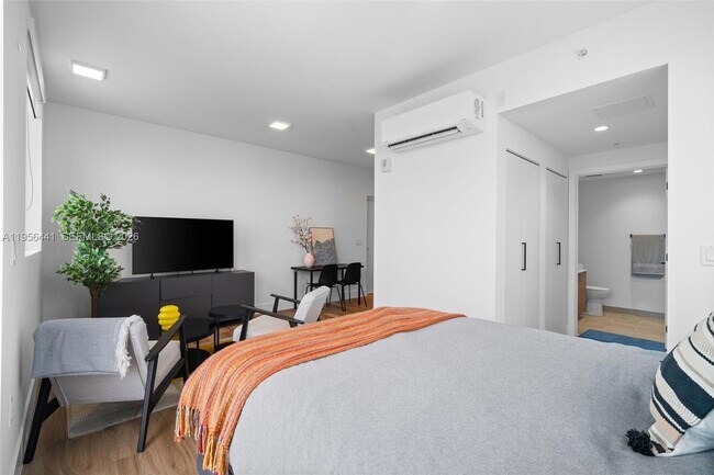 Photo - 650 SW 1st St Unidad 305