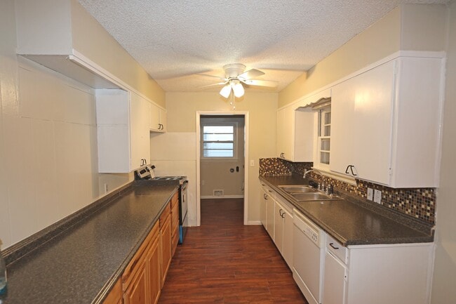 Photo - 1106 S Strong Blvd