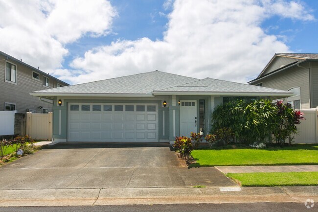 Building Photo - BACK ON MARKET**Single level spacious home...
