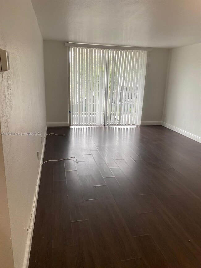 Photo - 484 NW 165th St Unidad A-309