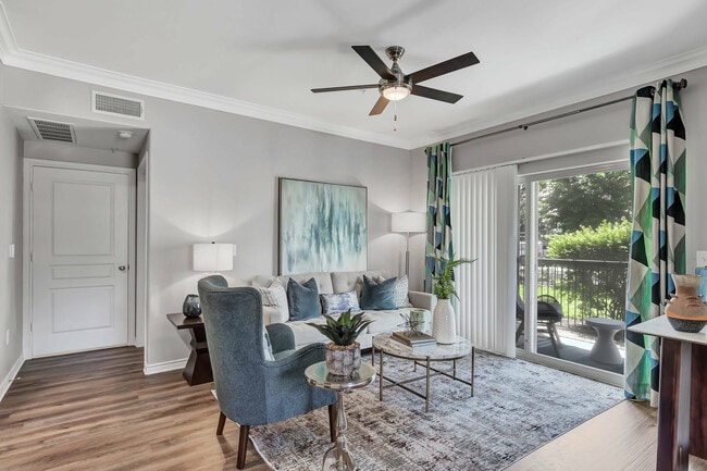 Amplia sala de estar - Sorrento at Tuscan Lakes