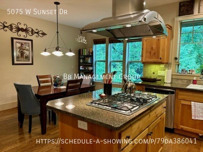 Photo - Beautiful Lake Oswego Newer Townhome Walki...