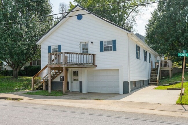 Building Photo - 302 Jackson Ave Rental