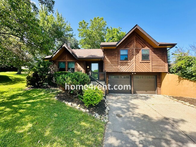 Spacious Liberty Home w/ an Updated Kitche... - Spacious Liberty Home w/ an Updated Kitche...