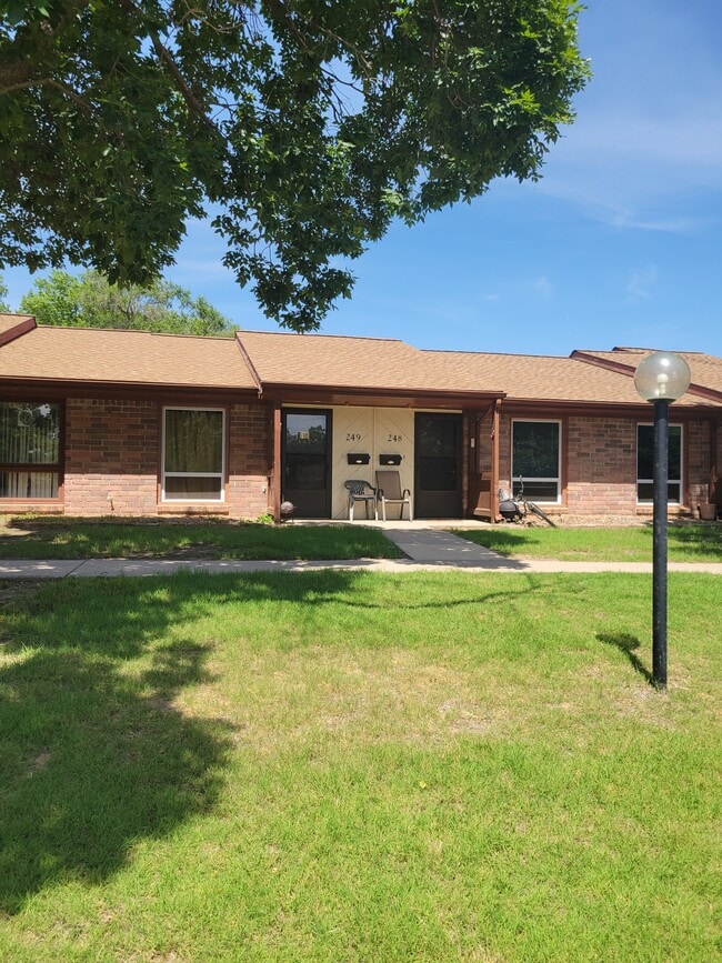 Exterior 1 - Heritage West Apartments