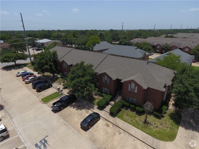 Building Photo - 905 Balcones Dr Rental