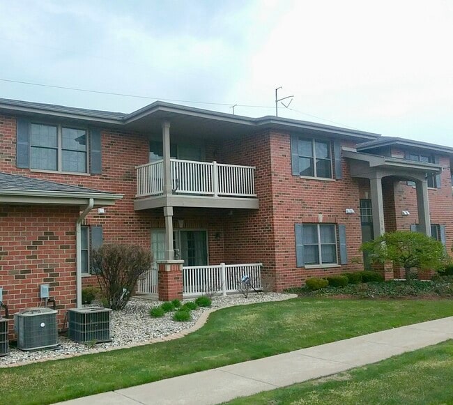 Building Photo - 636 Cambridge Ct Unit 1D