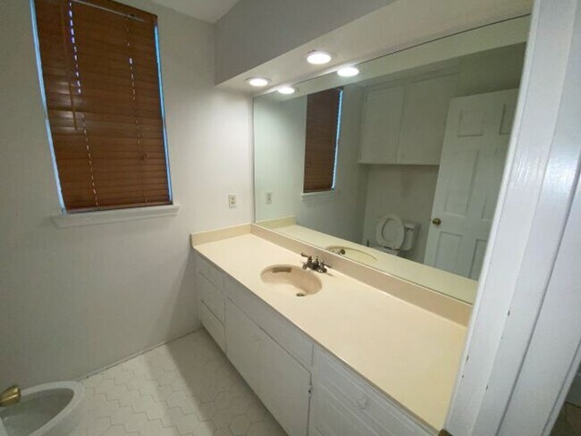 Photo - 4916 Stumberg Ln