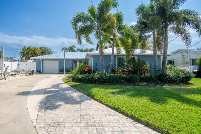 Building Photo - 1744 SW Boatswain Pl Rental