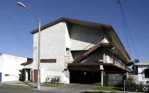 Photo - 936 N Washington Pl Apartments