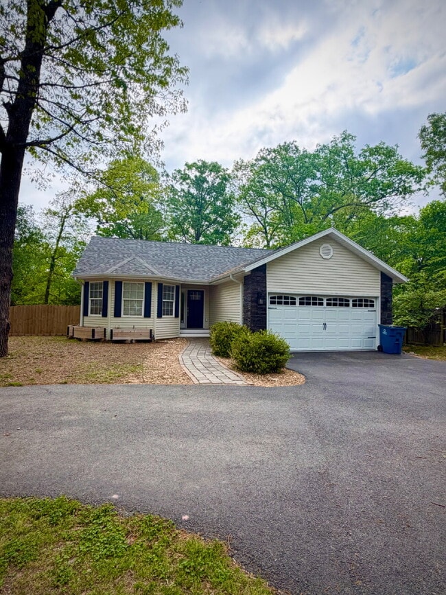 Photo - Backyard dream - Covered large patio and fully fenced in!!