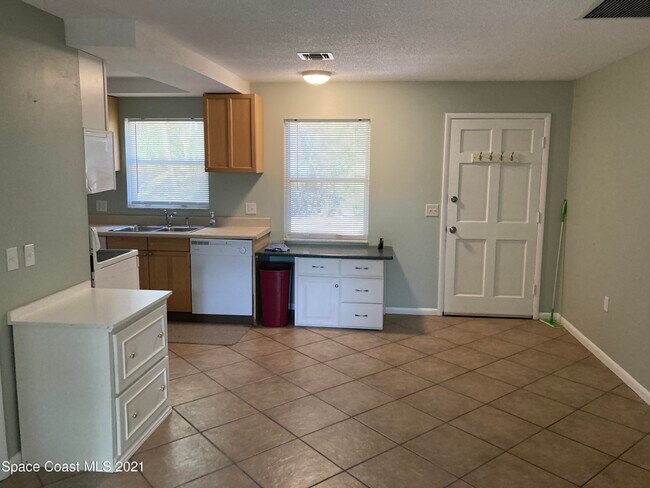 Photo - 2902 Emory St