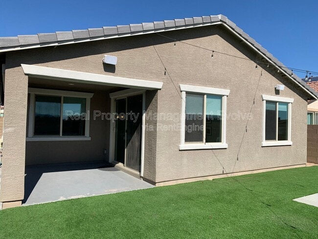 Photo - 8721 W MacKenzie Dr