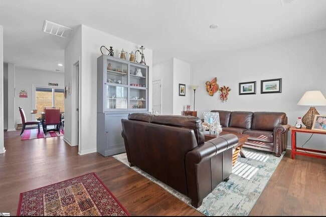 Photo - 211 Darrowby Wy