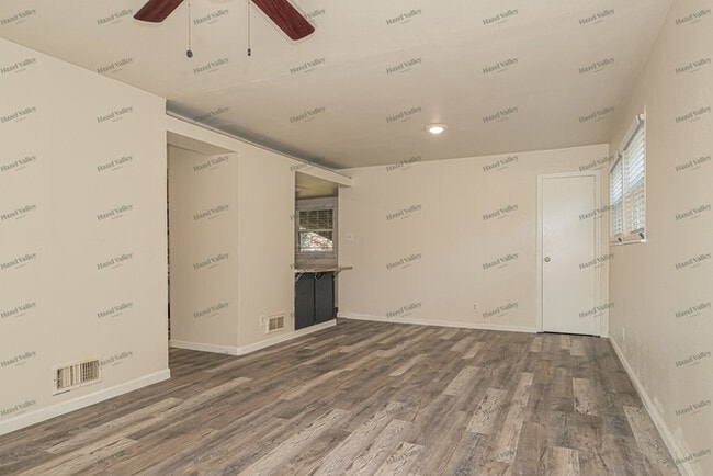 Photo - 205 Mc Alpine Dr