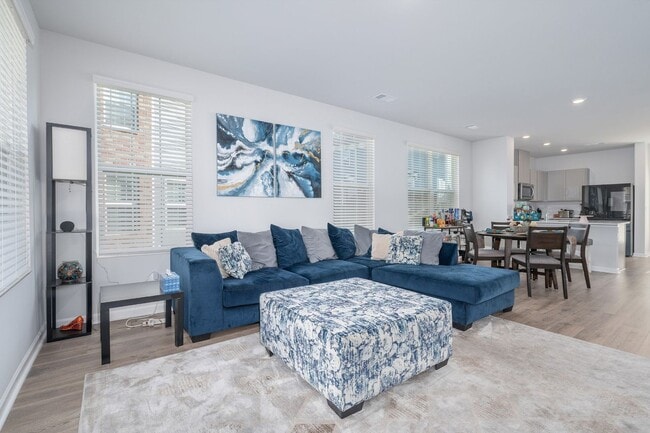 Photo - 447 Augustine Dr