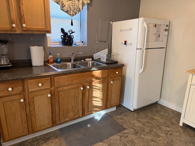 Building Photo - 602 N 6th St Unit 602 N 6th